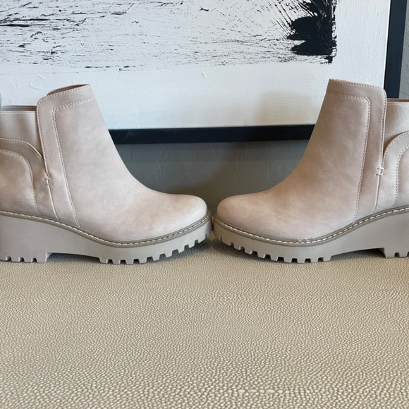 Dolce Vita Rielle Lug Sole Ankle Boots ~NEW~ - Picture 3 of 6